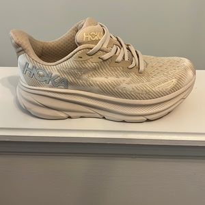 Brand new women's Clifton 9 HOKA with tag